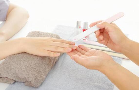 爪の横線やでこぼこをつるんとした爪に生え変わらせる爪育｜熊谷｜自爪育成・深爪矯正・深爪矯正専門店Nailsalon Cure